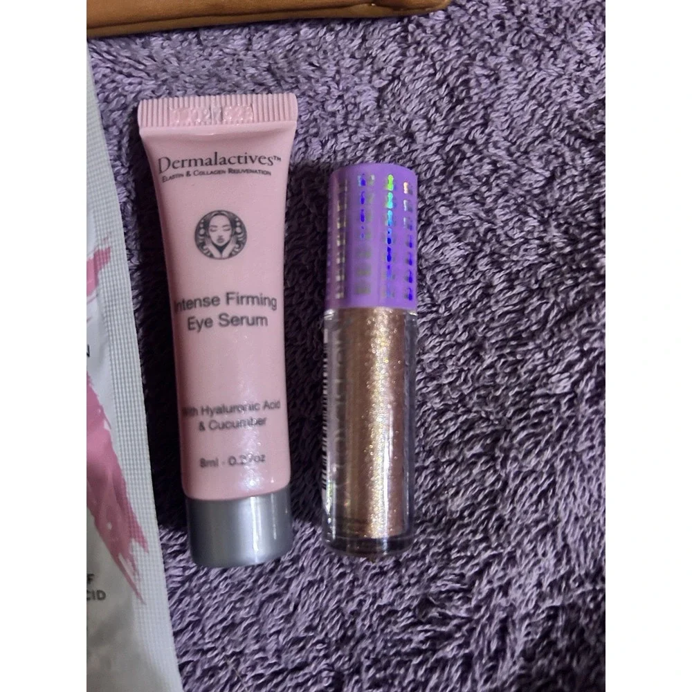 Mo-Beauty  Liquid Metallic Eyeshadow  2mL & Aceology Eye Patches & Dermalactives